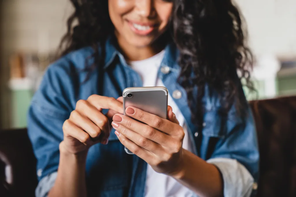 what is retargeting? smiling woman looks at phone